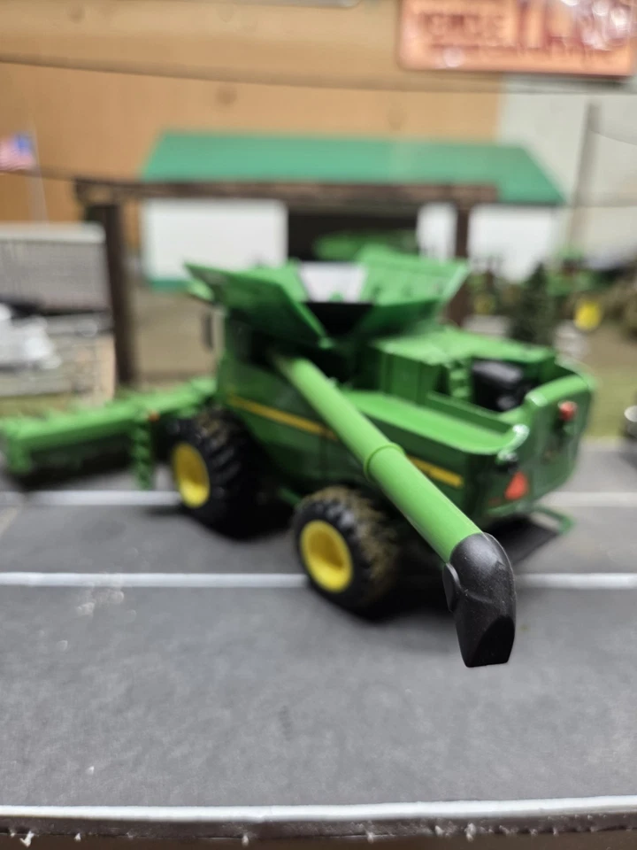 ERTL John Deere S680 Combine 1/32 Scale - Image 3 of 4