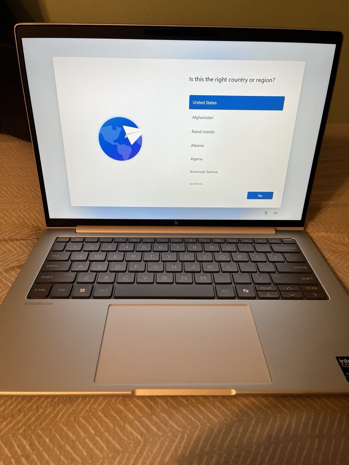 HP EliteBook G1i 14-inch AI Notebook