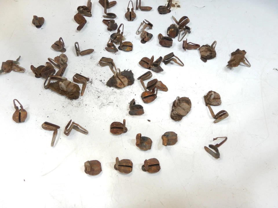 1946-1951 Kaiser Frazer Manhattan clips de montaje en panel de puerta Foto 4 de 4