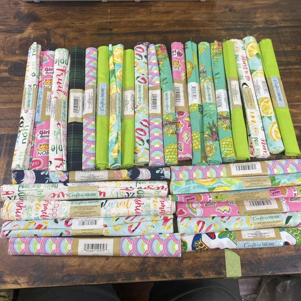 Crafters Square Craft Fabric Fat Quarters 18 X 21 100% Cotton Lot Of 30 - Image 2 of 4