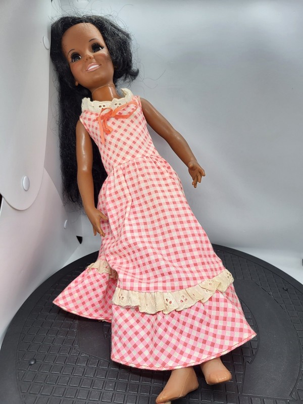 IDEAL TWIRLY BEADS BLACK CRISSY DOLL RARE LOOK AROUND CRISSY DIAL & PULL  1972