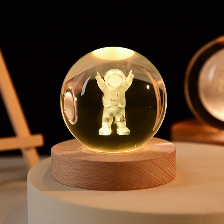 Glowing Little Astronaut Crystal Ball Decoration 3D Laser Engraving