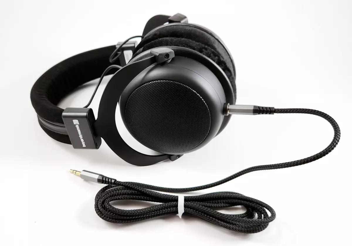 Beyerdynamic DT 880 Pro BLACK EDITION 250 Ohms **Detachable cable