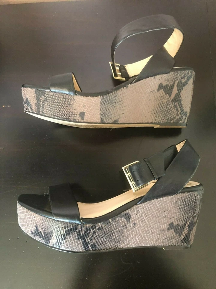 Sandalias de cuña MONET tobilleras negras/piel de serpiente talla 61/2M excelente estado Foto 4 de 4