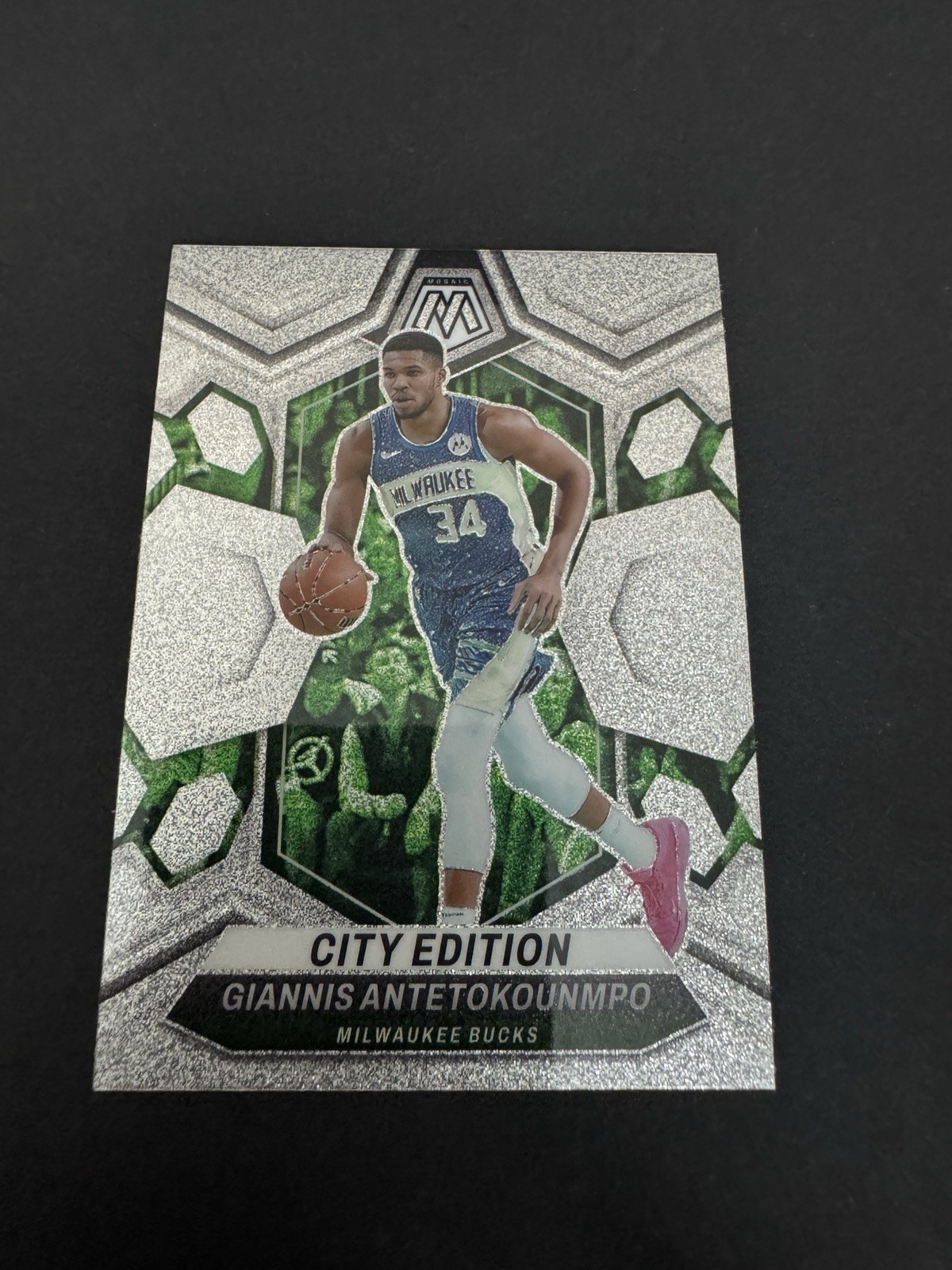 2023-24 Mosaic Giannis Antetokounmpo Glitter Prizm City Edition #279