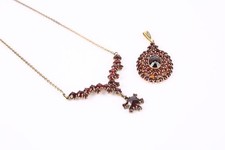 Srebrny wisiorek i naszyjnik z granatem niskiego karata 2szt