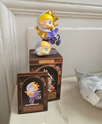 POP MART The Attic of Oditties Serie Sammlerfigur Figur Molly Sol Luna Jester