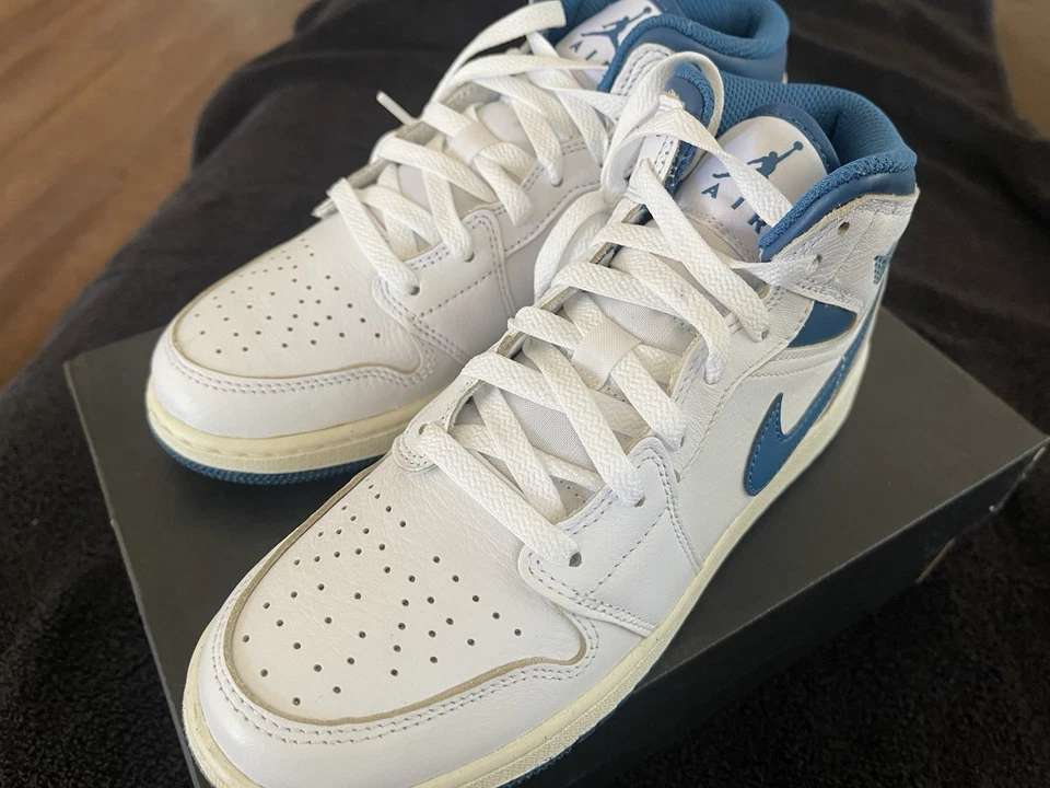 Air Jordan 1 Mid SE GS Blanco Industrial Azul 5y Nuevo En Caja Fresco Foto 4 de 4