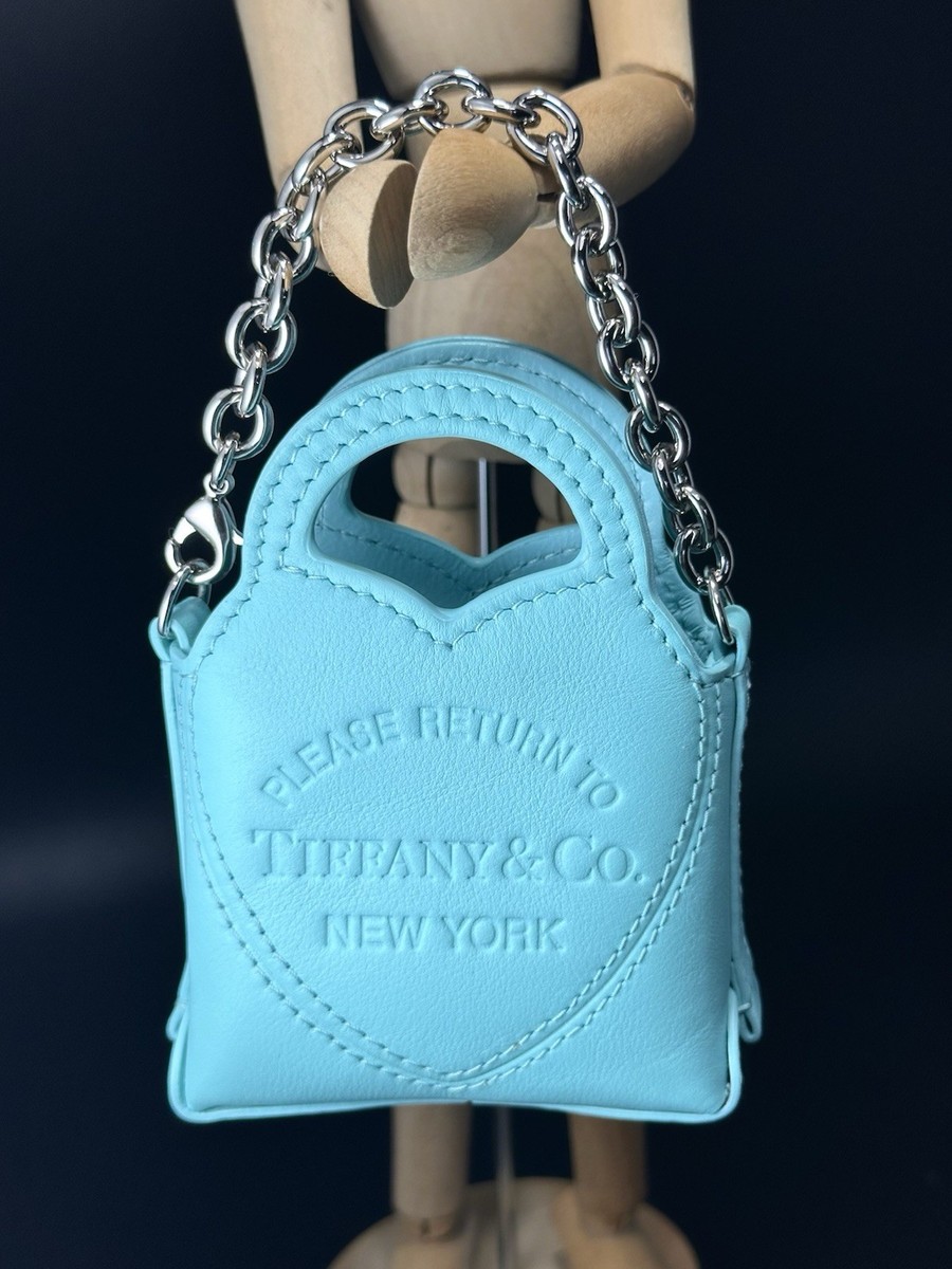 新品未使用Tiffanyリターントゥティファニー　ポーチバッグチャーム　ブルー 日本限定販売！ ティファニーのラグジュアリーな新作アイテム | Domani