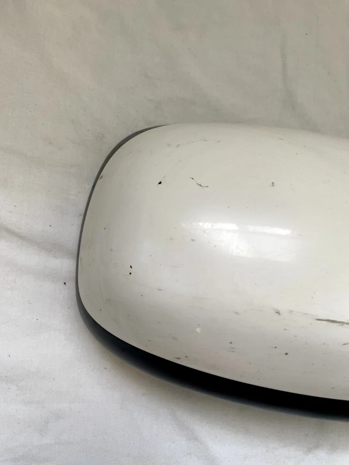 2001-2007 Toyota Sequoia Right Passenger Side View Mirror OEM NN3-R51 - Image 3 of 4