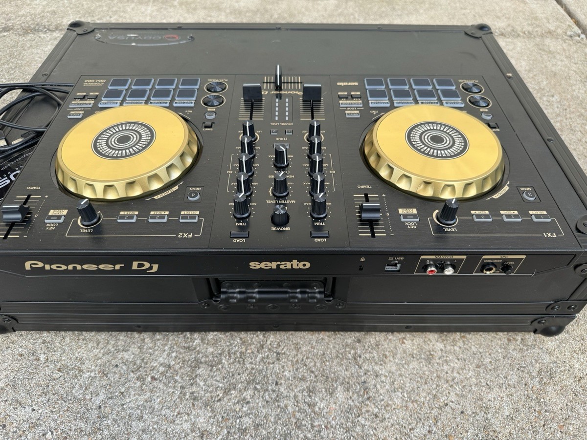 Pioneer DJ DDJ-SB3 Serato DJ Controller & OdyUSA Odyssey Case