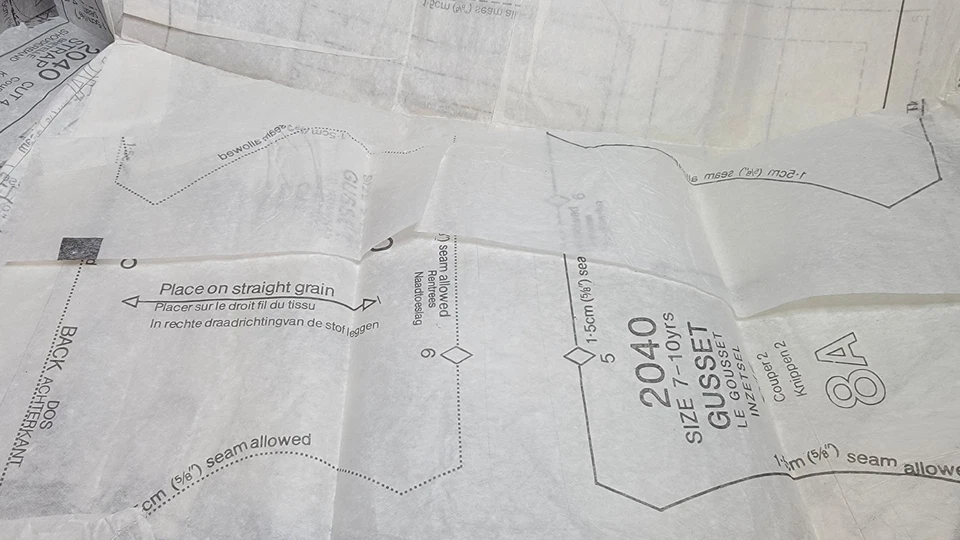 Vintage New Look Patterns 2040 Girl's Dress/Bikini Partially Cut Sizes 3-10 - Image 3 of 4