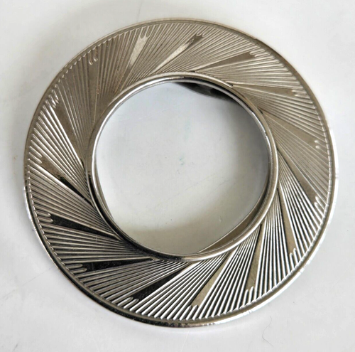 Vintage Round Textured Wreath Silver Tone Scarf Clip 1-1/2" - Picture 2 of 7