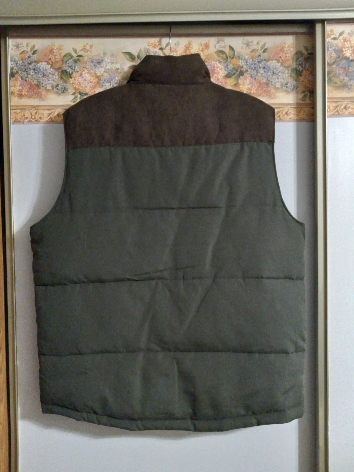 Coleman Large Green Two Tone Puffer Pocket Zip Outdoor Hiking Camping Vest