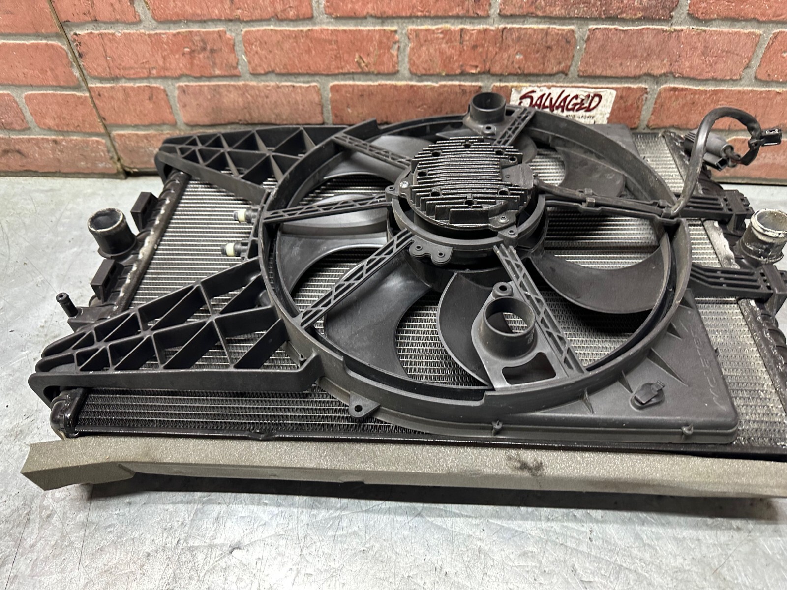 McLaren 650S 2015 Rear Right Engine Motor Radiator Fan Shroud Assembly 15 -17