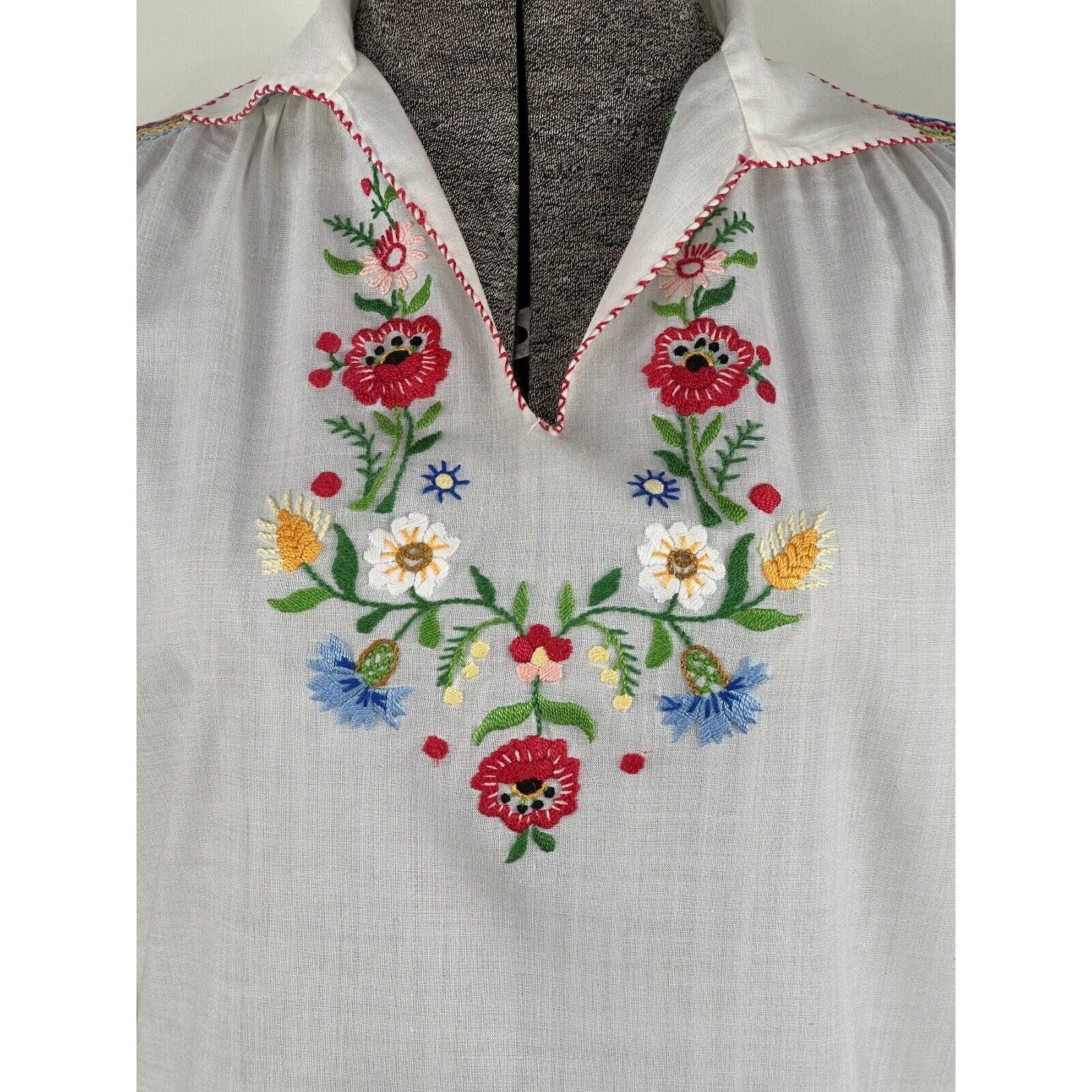 1960s Hungarian blouse hand embroidered Size S - image 7