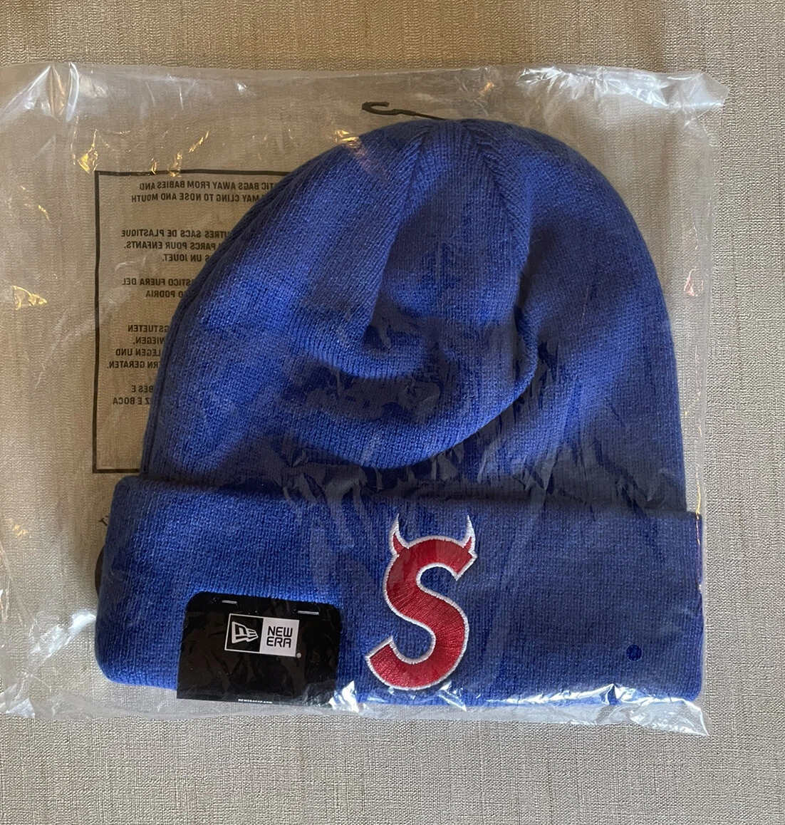 Supreme New Era S logo Beanie bleu royal (FW22) flambant neuf