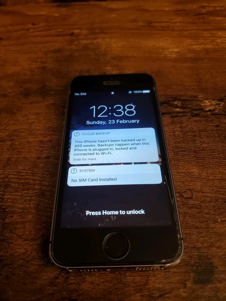 Apple iPhone 5s Model A1533 Working Locked Unknown Carrier Black Grey - Image 2 of 4