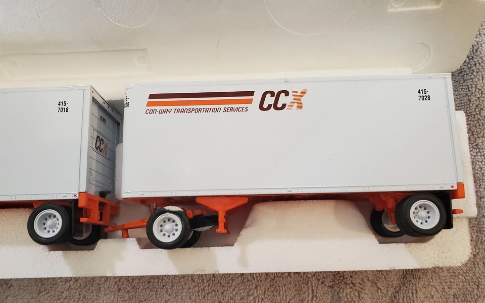 CCX Con-Way Central Express 1:53 scale diecast semi-truck model. - Image 3 of 4