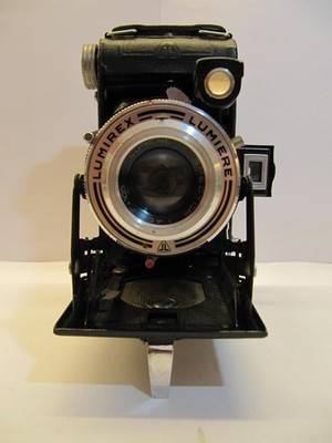 Lumiere Lumirex Rollfilmkamera 6 x 9 cm mit Lumiere Spector 1 : 4,5 / 105