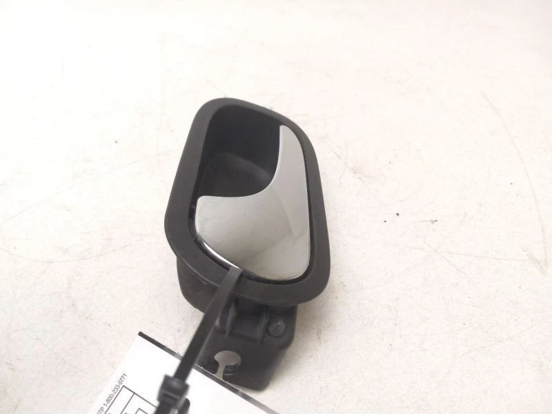 Chevrolet Malibu 2008-2012 manija de puerta interior trasera izquierda Foto 3 de 4
