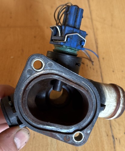 Kühlmittelflansch Zylinderkopf 050121133C Org. Audi A4 B5 VW Passat 3B Flansch