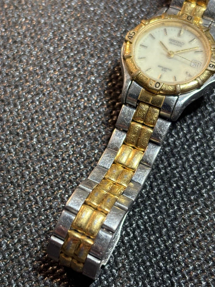 Reloj vintage Seiko para mujer 7N82 tono plata/dorado para restauración, piezas o reparación Foto 4 de 4