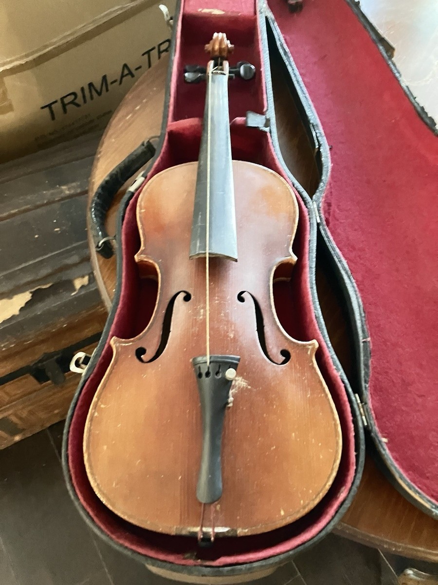 Antique Violin: 