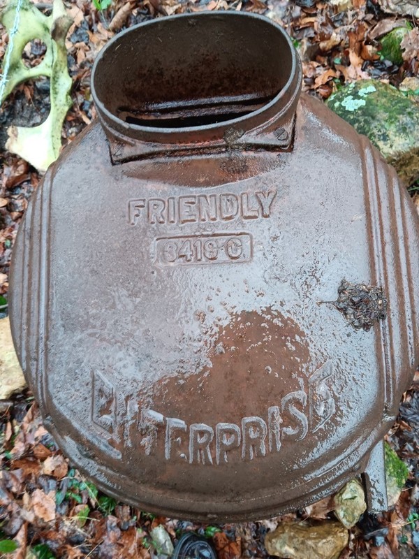 Friendly 418-C Cast Iron Heating Stove Freestanding Brown Cast Iron Model