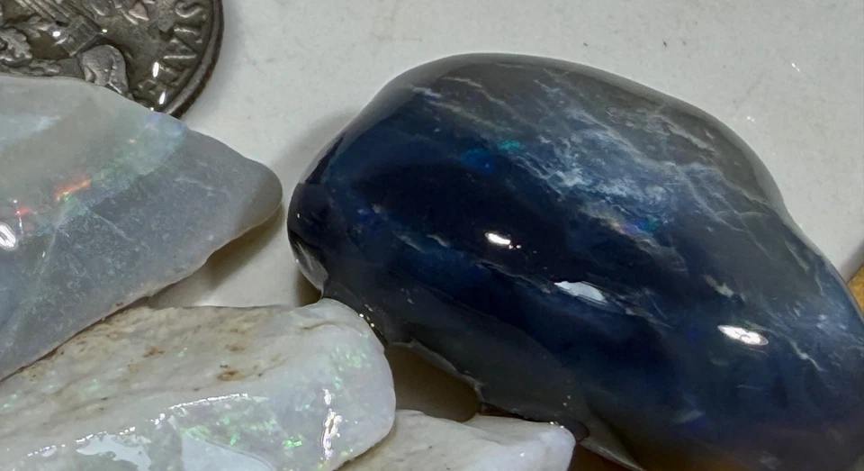 SUBASTAS AUSTRALIANAS DE ÓPALO ÁSPERO 🎄🎅BARRAS DE COLOR ROJO CRISTAL OSCURO NEGRO 139c VIDO Foto 4 de 4