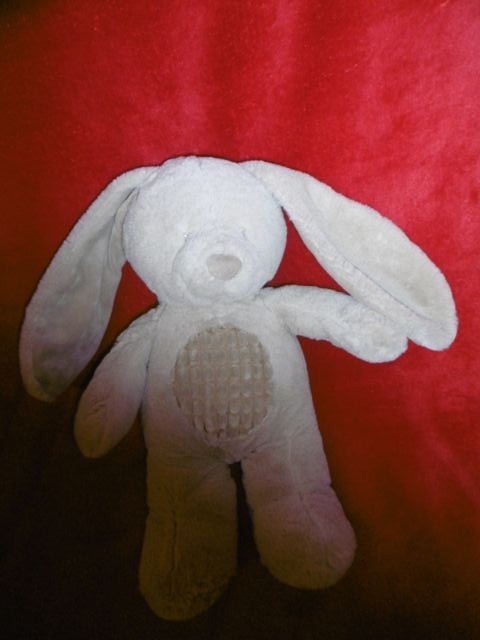 Peluche lapin chien Tex Baby beige avec ventre gaufré pour le sommeil de bébé