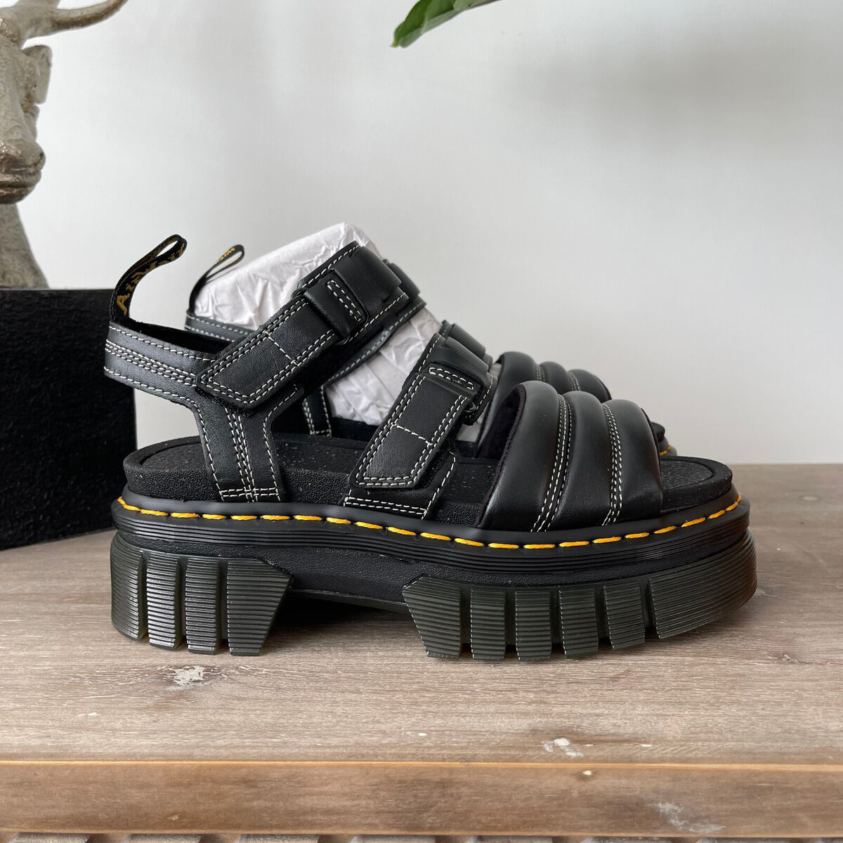 Dr MARTENS Ricki Platform SANDALS 3 strap quilted lux Black Dr MARTENS Ricki Platform SANDALS 3 strap quilted lux Black