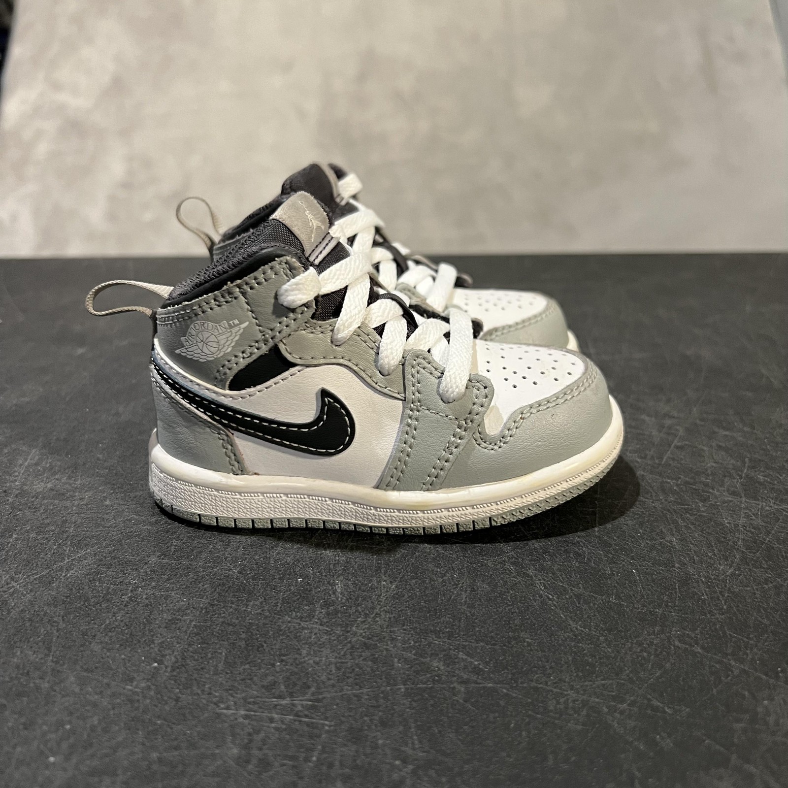 Toddler Size 5c Light Smoke Boys Sneakers 640735-078