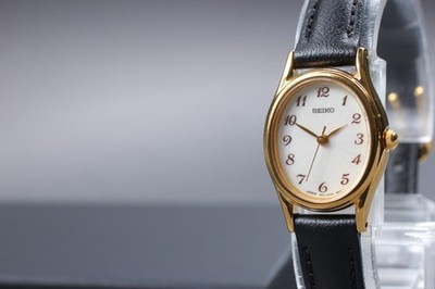 Vintage 2003 Seiko Spirit 1N01-0AW0 Gold Oval SGP Quartz Womens Watch From JAPAN