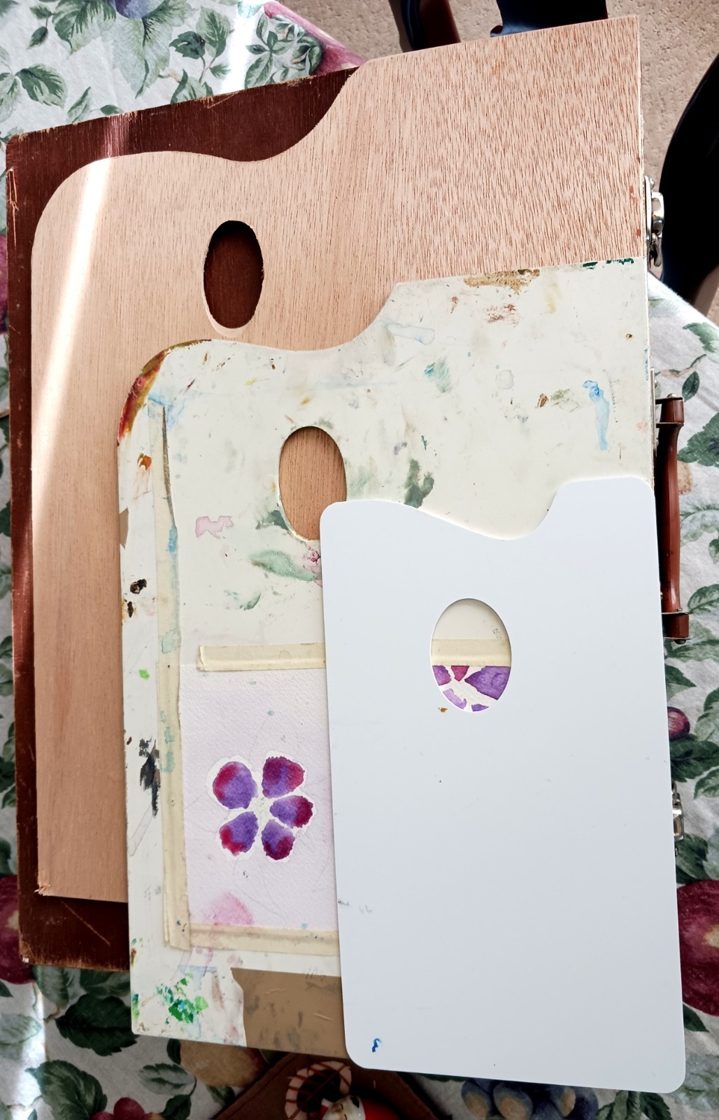 Vintage Art Box With Palettes and Supplies Artist Suitcase Carry Case