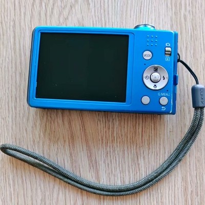 Panasonic LUMIX DMC-FH2 Digital Camera 14.10 MP 1080p HD Video