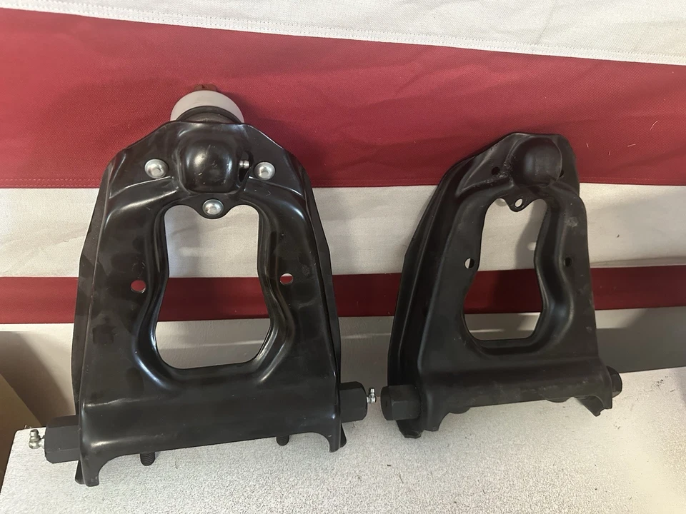 Mustang 1970 par de brazos de control superior con ejes bujes (1 con rótula) Foto 3 de 3