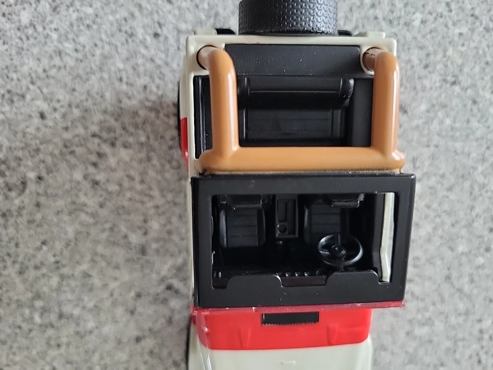 Jurassic Park Jeep Wrangler 1/32 Die Cast JP18 4x4 Jada Toys 32129 - Image 4 of 4