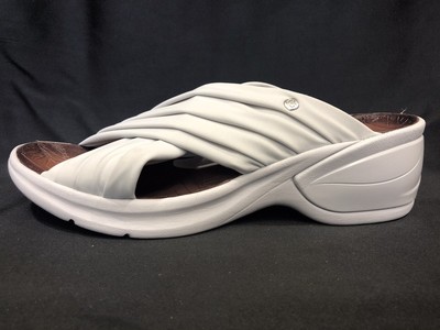 bzees knockout sandals