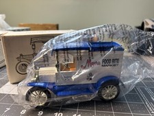 Ertl 1913 Ford Model T Van Bank Myers Food Rite Market Dillsburg PA 9851 w/Box