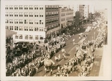 1932 Festival States Street Building View Vintage Parade Floats Crowd 5X7 Photo
