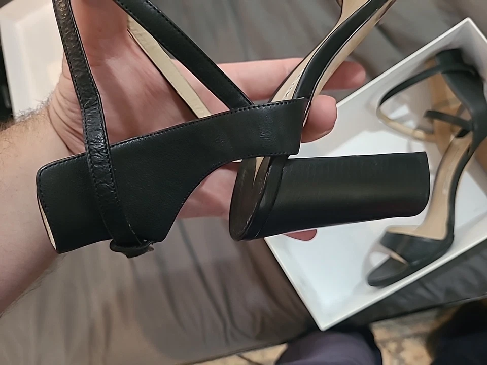 Sapatos de Salto Alto Manolo Blahnik Feminino Couro Gladiador Preto Tamanho 40 UE 10 EUA - Imagem 4 de 4