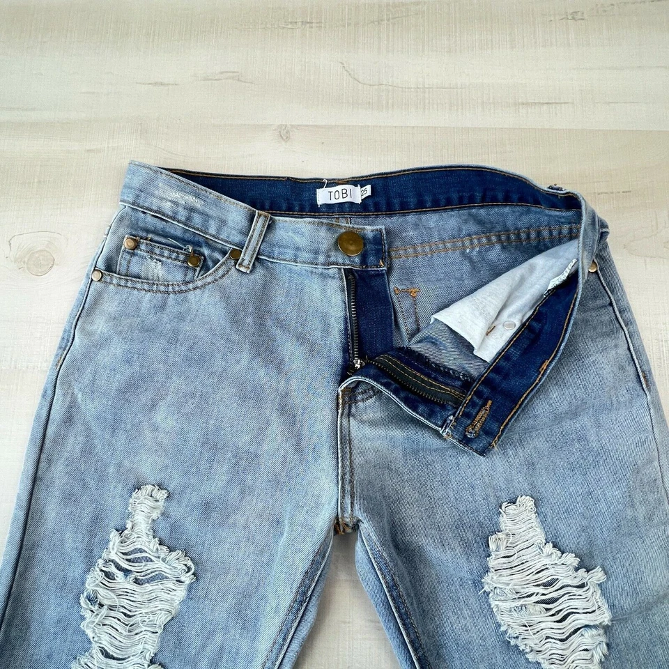 Pantalones de mezclilla recortados Tobi para mujer 25 desgastados 29 pulgadas cintura lavado claro rasgado Foto 3 de 4