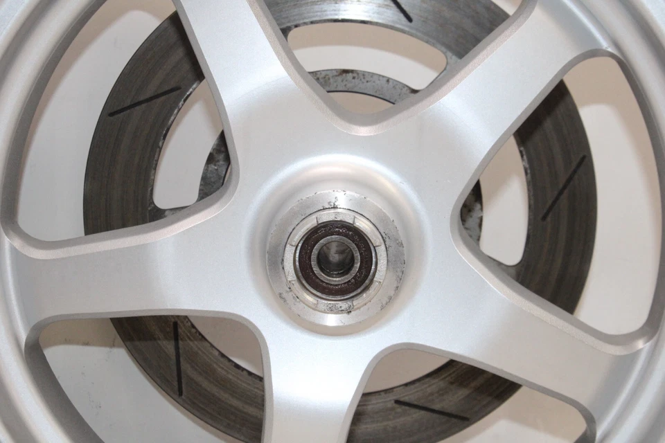 03-06 SUZUKI BURGMAN AN400S OEM FRONT WHEEL RIM - Image 2 of 4