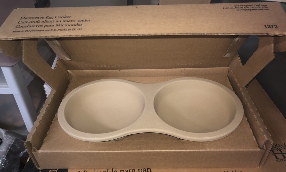 Pampered Chef Stoneware Microwave Egg Cooker  #1372 New In Box With Scraper