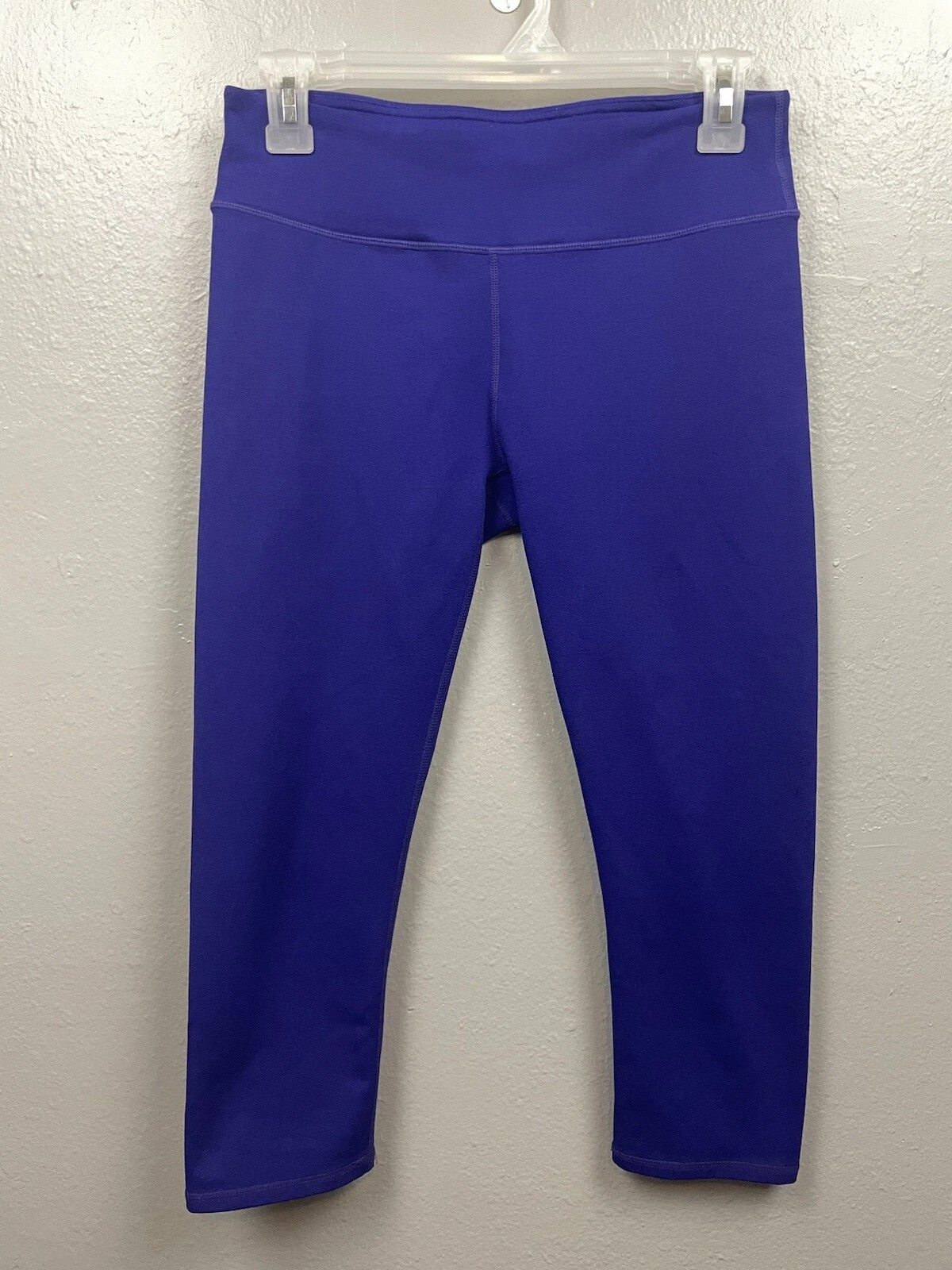 fabletics pull on capri leggings