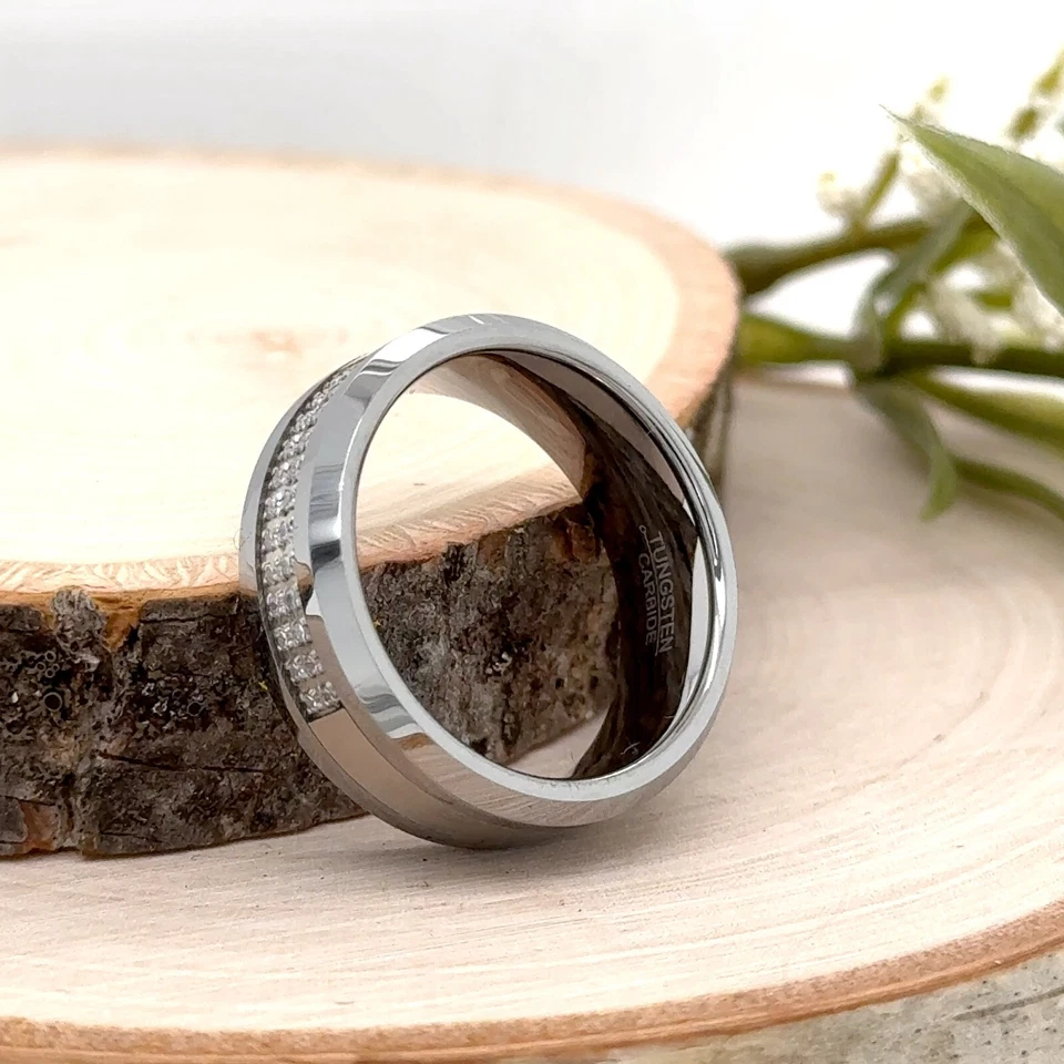 Anillo de tungsteno pulido plateado de 8 mm con incrustaciones de diamantes simulados para regalo de Navidad Foto 3 de 4