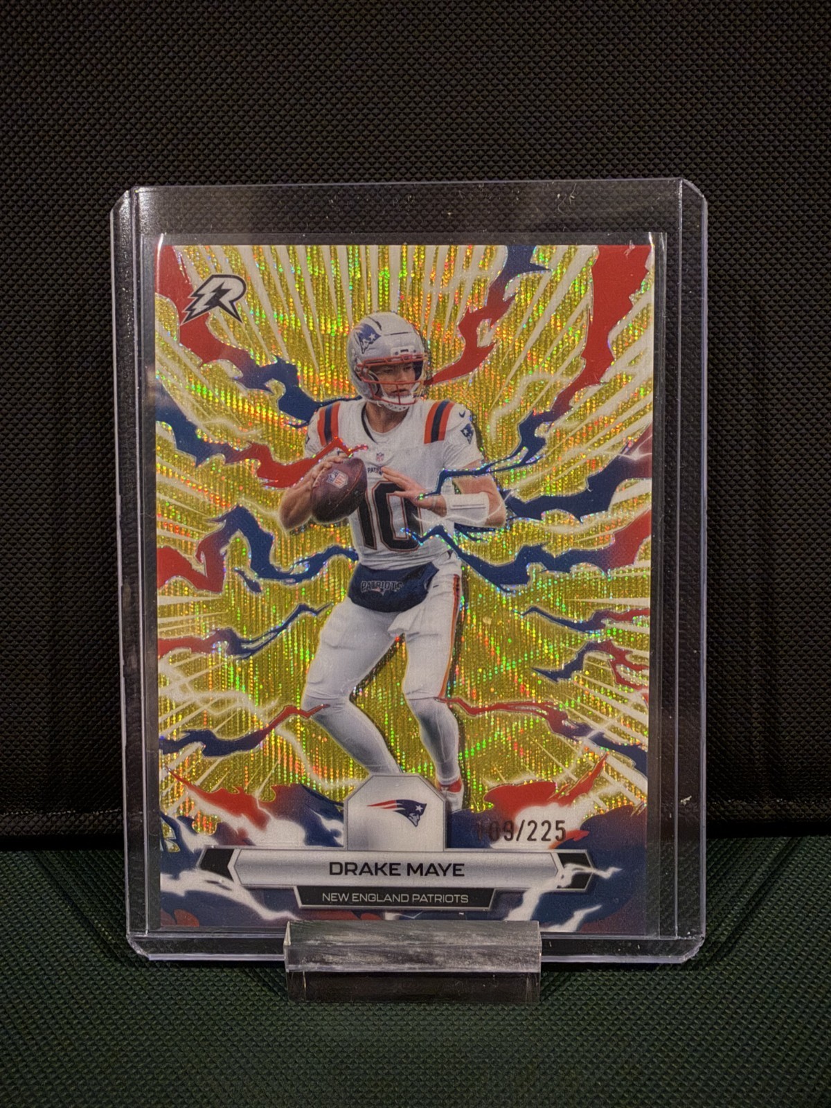 2025 Topps Resurgence Drake Maye Yellow Surge Refractor #/225 Patriots