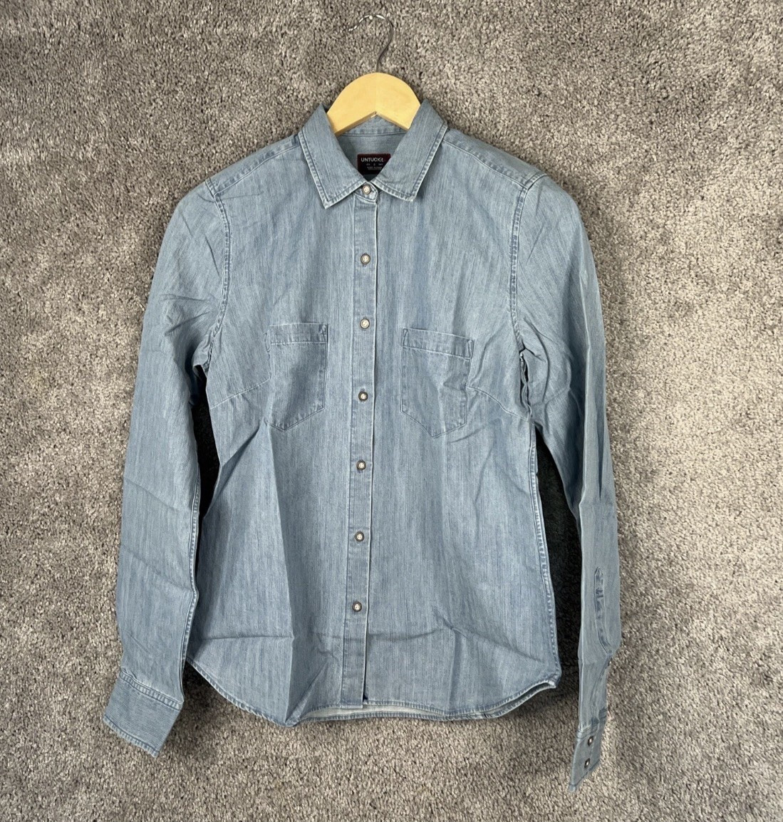 UNTUCKit Women’s Size 12 Blue Denim Button Up Shirt Long Sleeve Pocket Alleanza