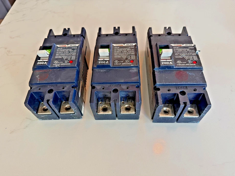 Generac GBU 202b 200 А 2-полюсный автоматический выключатель 120/240 В 225AF 2P 200A новый в наличии - Изображение 2 из 3